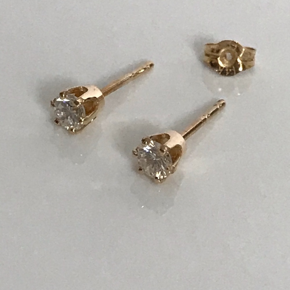 14k NATURAL NEAR PERFECT DIAMOND STUD EARRINGS - Picture 7 of 8